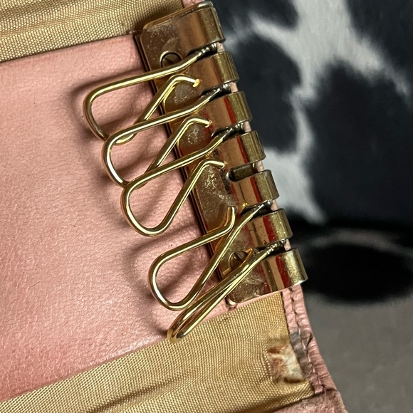 #113 Chanel Pink Pebbled Leather Signature Keyholder Mini Wallet - Picture 12 of 16